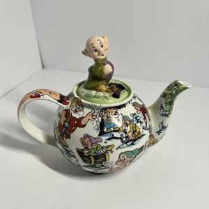 Disney Snow White and Seven Dwarfs Teapot with Dopey Figurine Lid