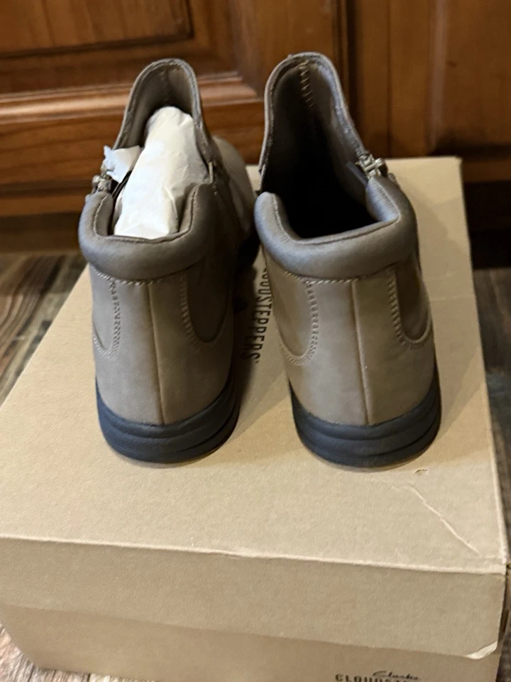 Botines Clarks Cloudsteppers para mujer Breeze Range talla 9,5 color topo Foto 4 de 4
