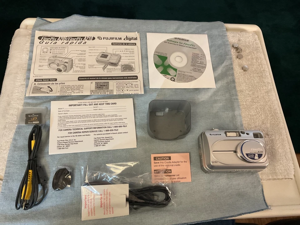 Fujifilm FinePix A Series A210 3.2MP Digital Camera - Silver - Image 2 of 4