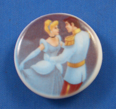  China Knopf -- Märchen Aschenputtel - 1 Zoll Größe (25 mm)