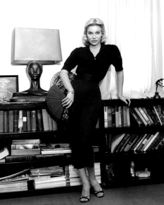 SALLY TODD ACTRESS AND MODEL - 8X10 PUBLICITY PHOTO (FB-817)