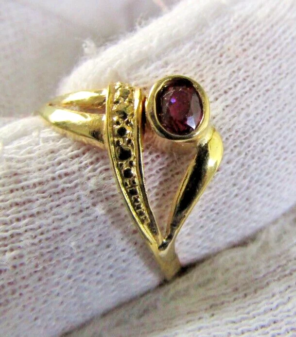 18 cts gold ring with natural ruby - Image 4 of 4