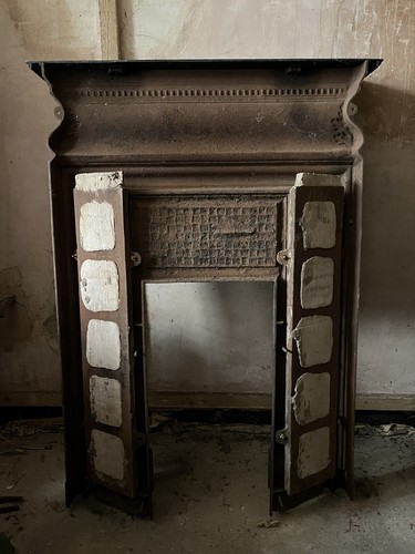 A Victorian Antique Fireplace Glazed Tiled Black Cast Iron Fireplace - Picture 2 of 3