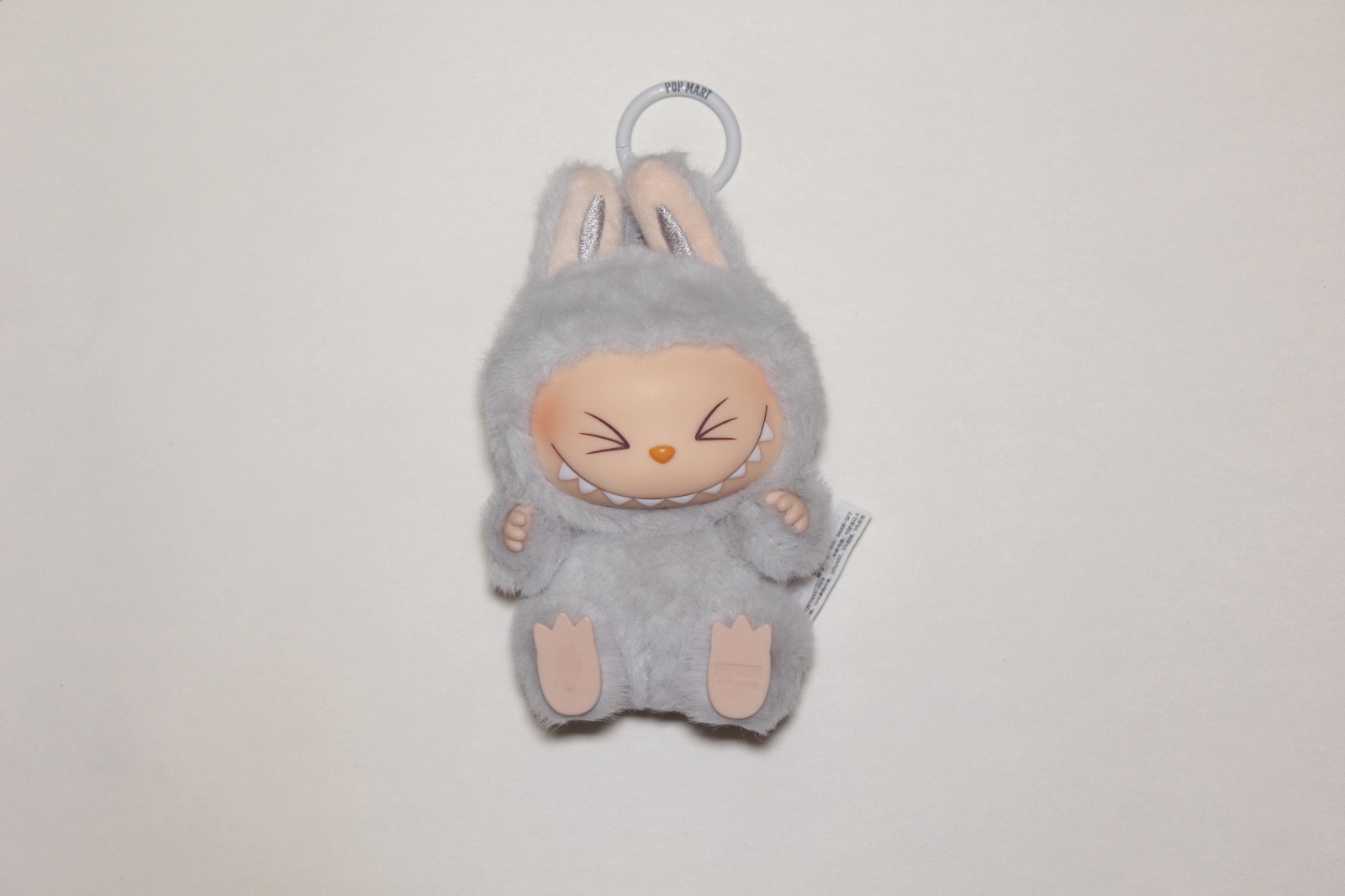 Figurine d'Art Labubu Have a Seat HEHE en Vinyle aux Finitions Premium