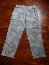 Wrangler Men  s Faded Green Camouflage Cargo Pants