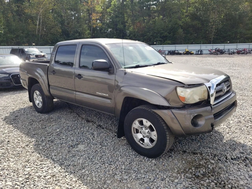 Used Rear Left Door Assembly Rear Side fits: 2010 Toyota Tacoma Crew Cab 4 Dr el Foto 4 de 4