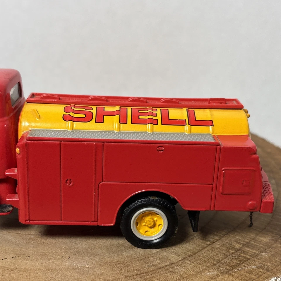 First Gear 1952 GMC SHELL OIL 1:34 Fuel Tanker-28-0105 Coin Piggy Bank Gas Car - Image 3 of 4