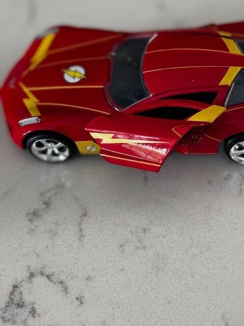 JADA "2009 CHEVY CORVETTE STINGRAY CONCEPT" DC The Flash 1/32 DIE-CAST. - Image 2 of 4