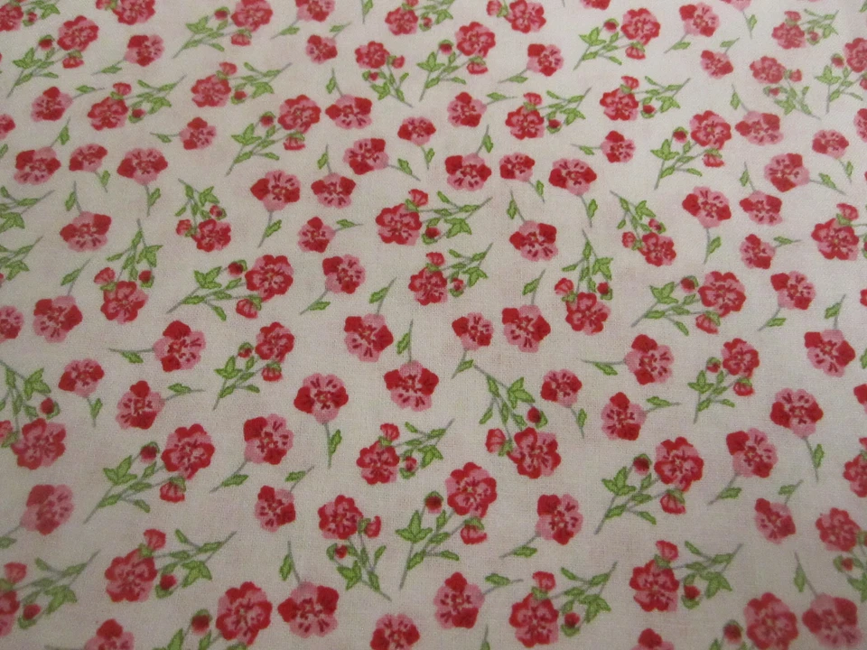 Tela de Algodón Rosa y Hubble David Textiles Rosa Rojo Floral sobre Blanco BTYx44 Foto 4 de 4