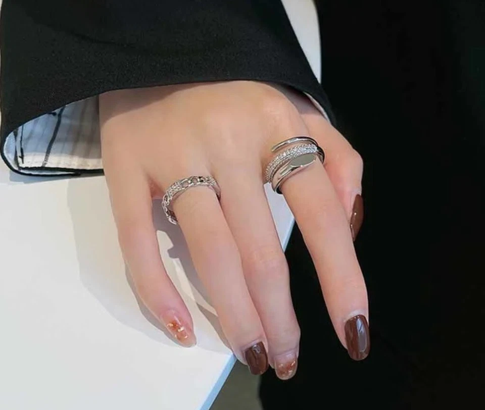 Anillo de circonita cúbica creado en laboratorio con diseño envolvente estilo moda de lujo para mujer Foto 2 de 4