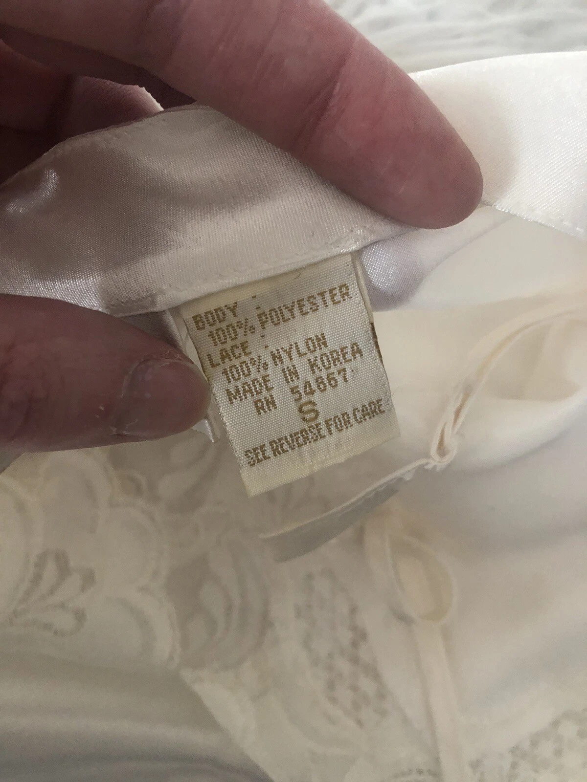 UNDERCOVER Piccolo abito vintage Victoria's Secret slip raso pizzo da notte avorio regolabile. Y