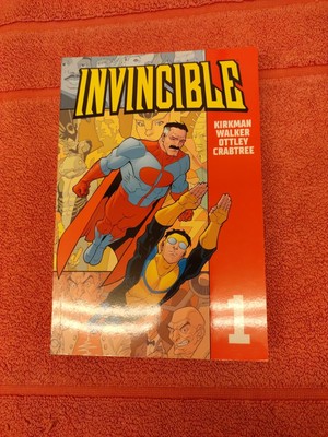 Invincible 1 von Robert Kirkman (2019, Taschenbuch)
