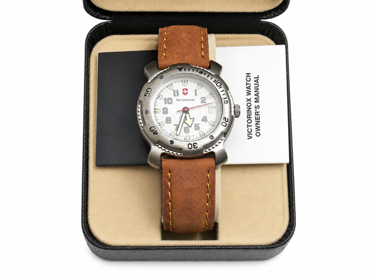  Swiss Made 時計 NIB* Victorinox Swiss Army Watch Model 35072 Packard Heritage Dial
