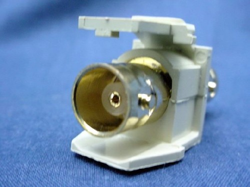Leviton Ivory Quickport Feed-Thru Female BNC Snap-In Gold-Plated Jack 40832-BI - Picture 4 of 5