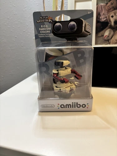 R.O.B Famicon colors Amiibo From Early WiiU and 3DS print
