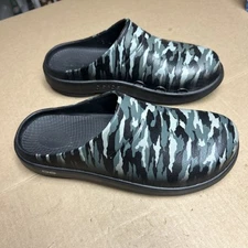 OOFOS OOCLOOG Limited Edition "Camo" Recovery Clogs Black / Grey Men 9 Women 11