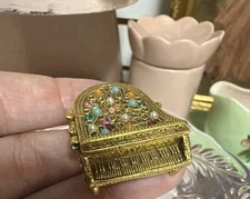  Trinket  /Compact Glimmering Piano