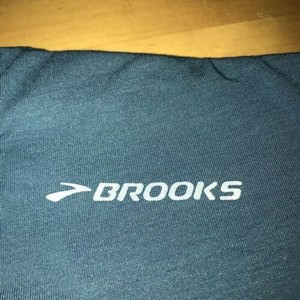 brooks running tops men's