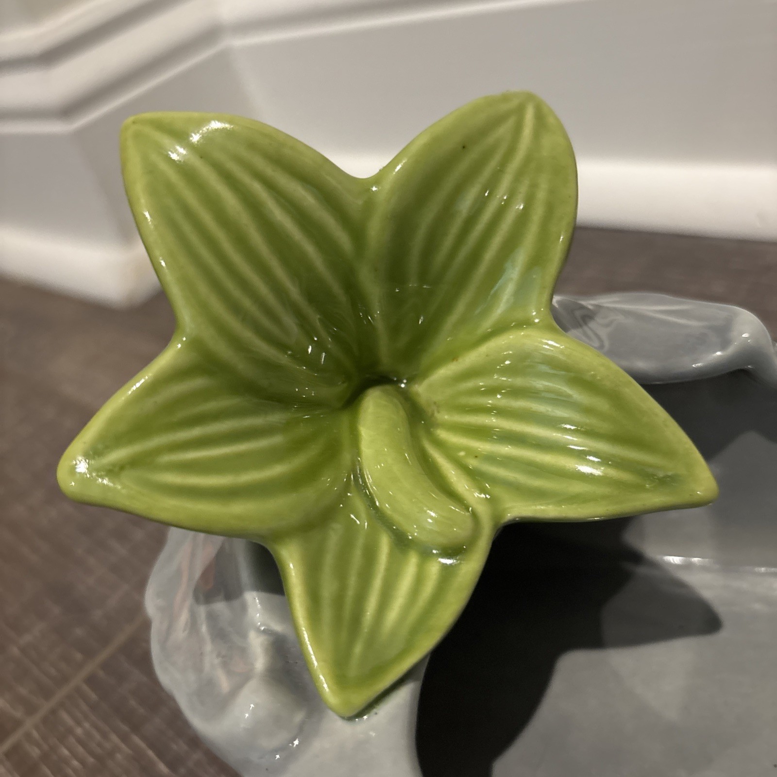 Vintage Mid Century Royal Haeger Pottery Planter Vase~ Gray w/ Green Lily