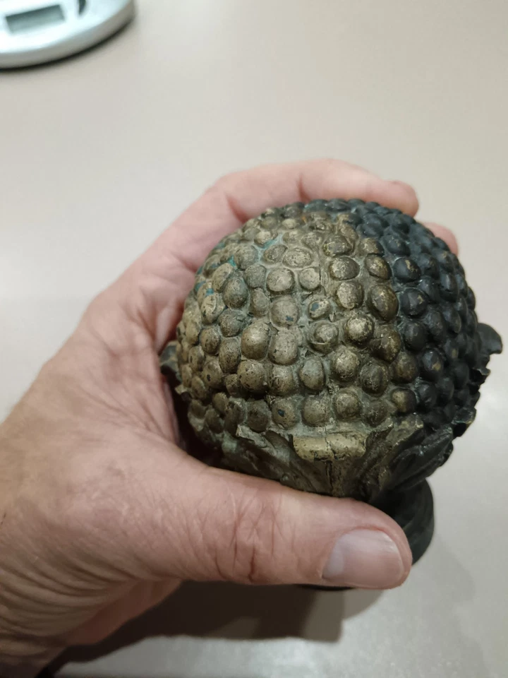 Ancien boule de rampe d'escalier en bronze, pomme de pin feuille d'alcanthe. N°1 - Photo 2/4