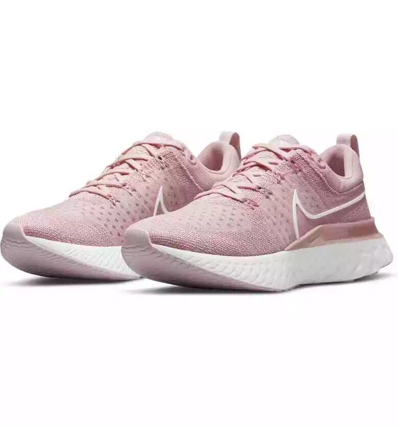 woman nike react