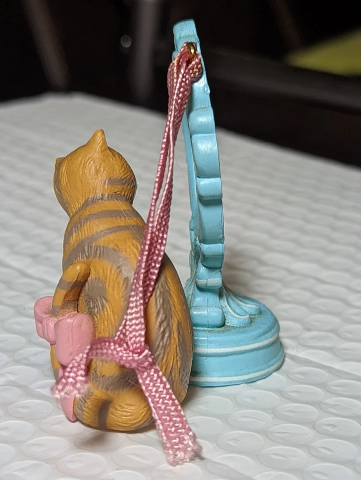 Vintage Kitty Cat Looking In The Mirror Figurine Ornament Foto 4 de 4
