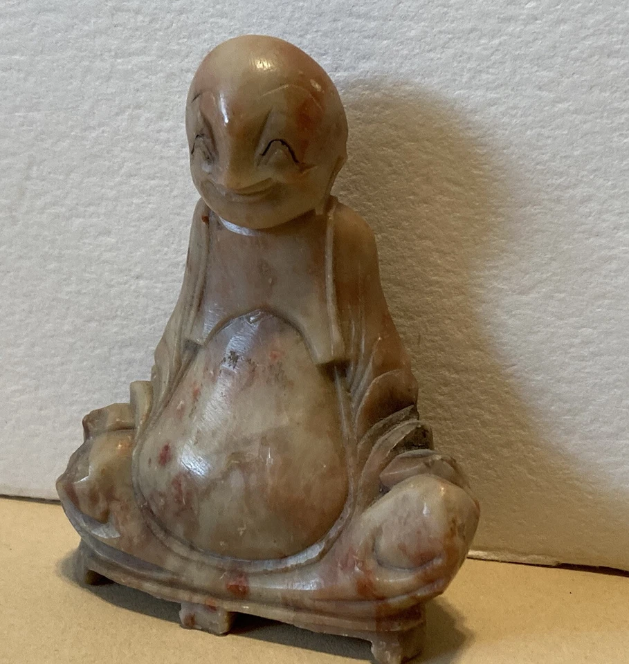 Antigua talla de piedra de jabón de Buda Foto 2 de 4