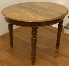 tavolo allungabile antico rotondo di  noce meta 800 restaurato.