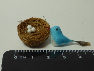 1:12 handgefertigter Vogel mit Nest & Eiern Gartenzubehör (hellblau)