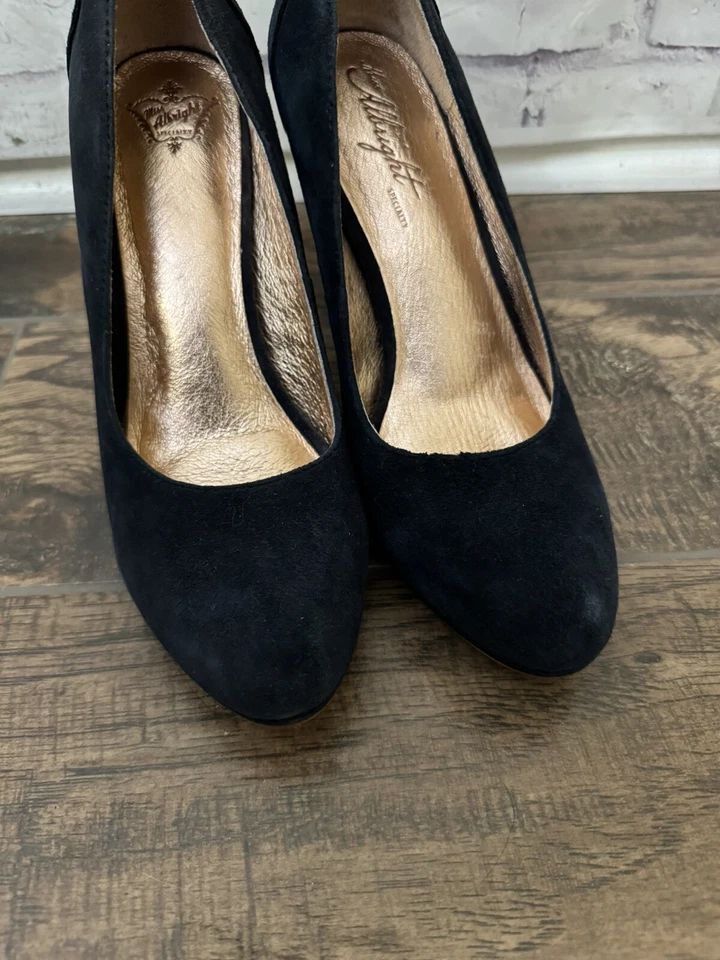 Zapatos de salón Anthropologie Miss Albright talla 8 cabochen de gamuza azul marino clásicos Foto 2 de 4