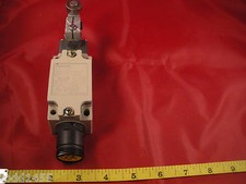 Omron D4B-111FF-1 Limit Switch Roller Lever Arm 8-pin Connector D4B111FF1 Nnb 