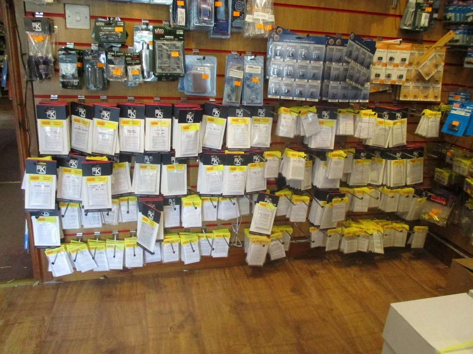 Matchitecture 6610 - Fokker Dr1Triplane Matchstick Model Kit - Tracked 48 Post - Image 4 of 4