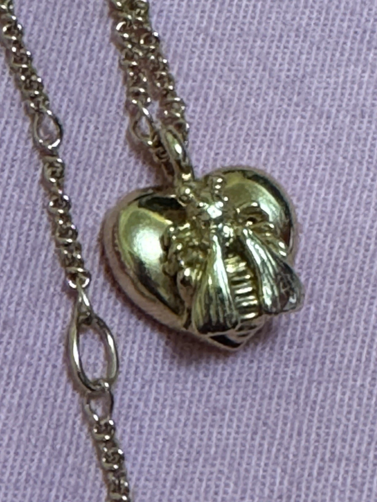 Collana con ciondolo Gucci in oro giallo 18 carati cuore ape Le Marche des Merveilles