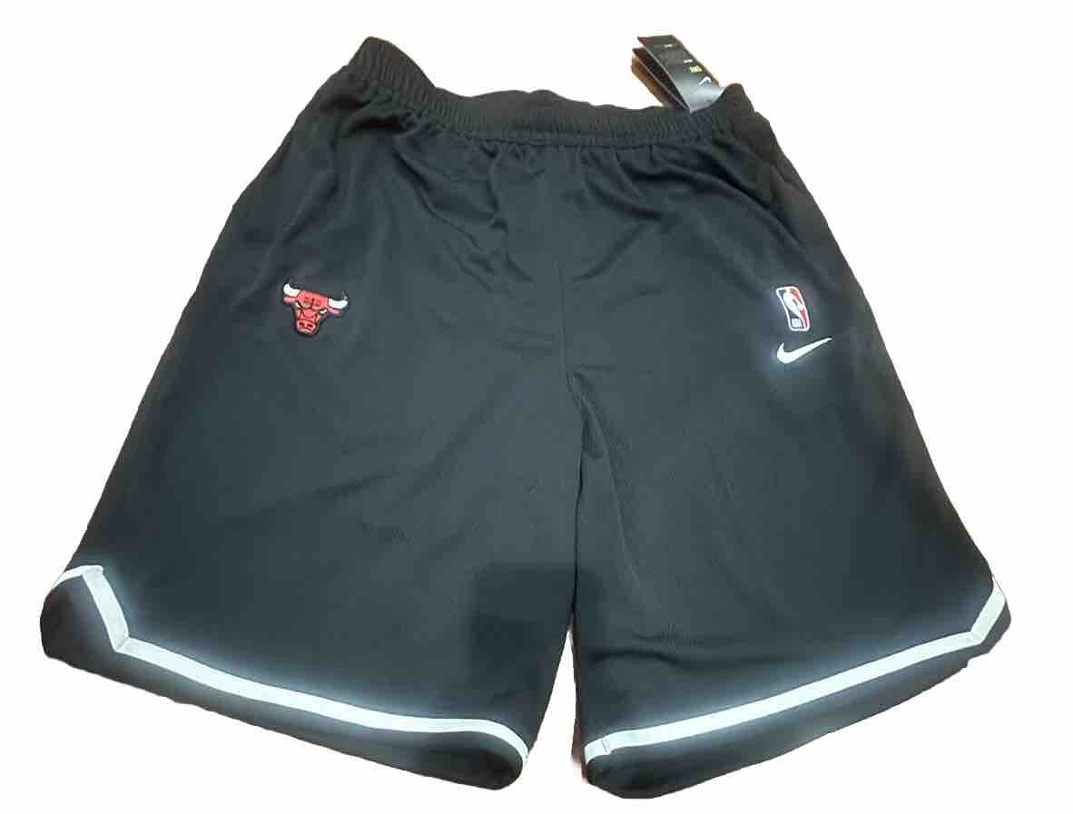 nike basketball shorts with zipper pockets