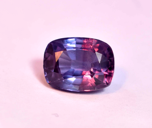 Alexandrite Naturelle 10,90 Ct. Changement de couleur dans les pierres