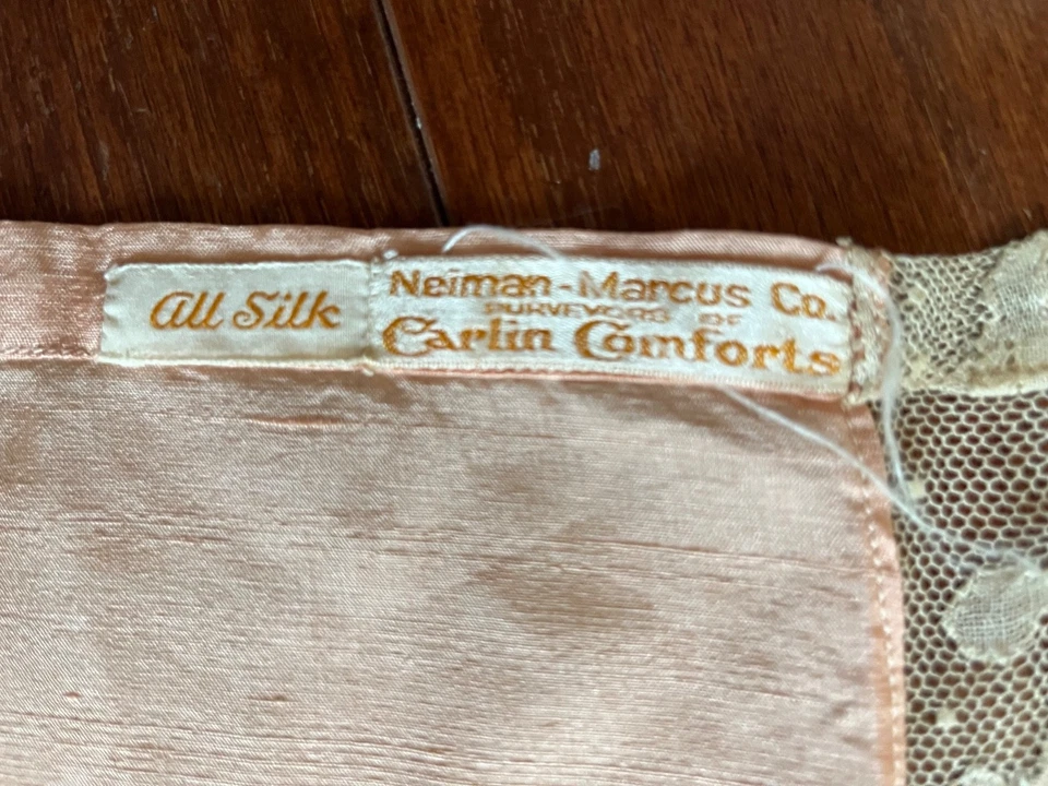 Rare! Gorgeous Vintage Neiman Marcus Carlin Comforts pure silk BEDSPREAD - Image 3 of 4