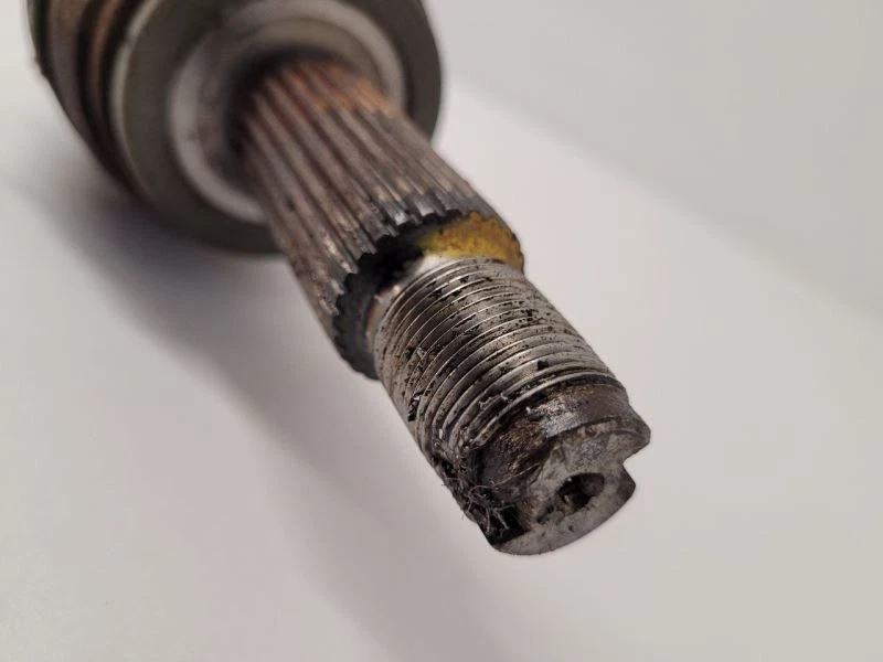 Eje izquierdo conductor delantero KIA FORTE 2019-2020 2,0 L 49500M7200 Foto 2 de 4