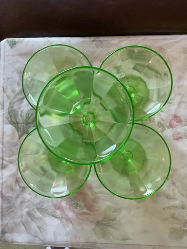5 Green Federal Glass Uranium Vaseline Footed and Fluted Dessert cups