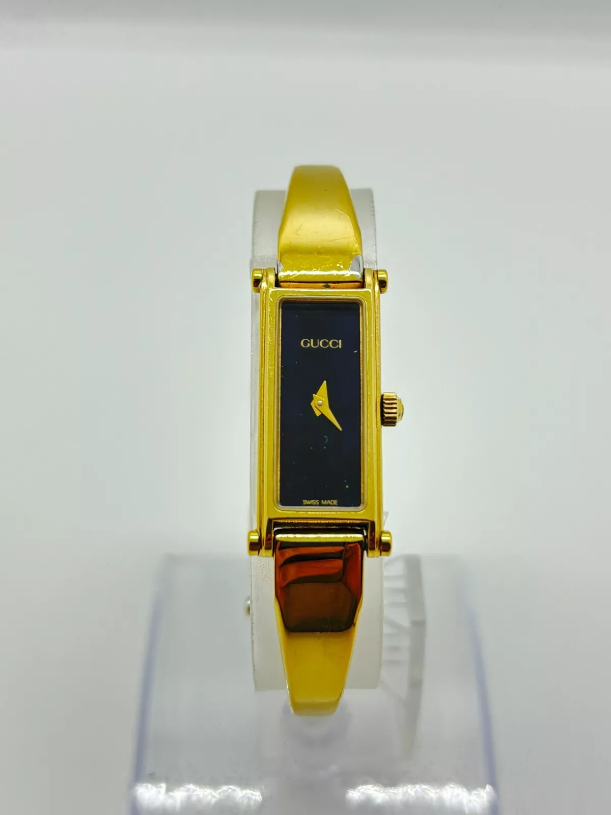 Montre bracelet pour femme GUCCI 1500 cadran doré Parl QZ occasion fonctionne
