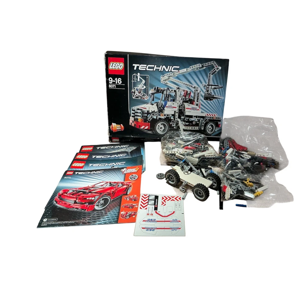 LEGO Technic 8071 Lift Truck, photo 1 of 5