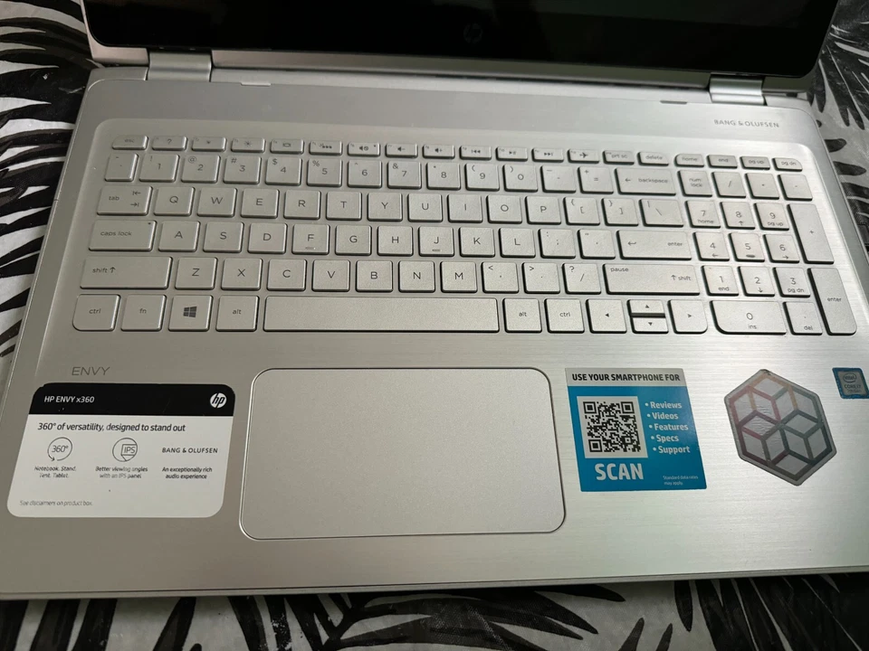 HP ENVY x360, plateado, 15,6 pulgadas, excelente estado, sin arañazos, sin abolladuras Foto 3 de 4