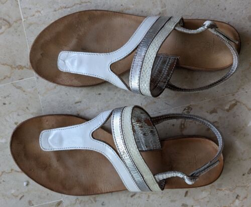 37 White Leather Beige & Silver Between Finger Sandals - Picture 1 of 2