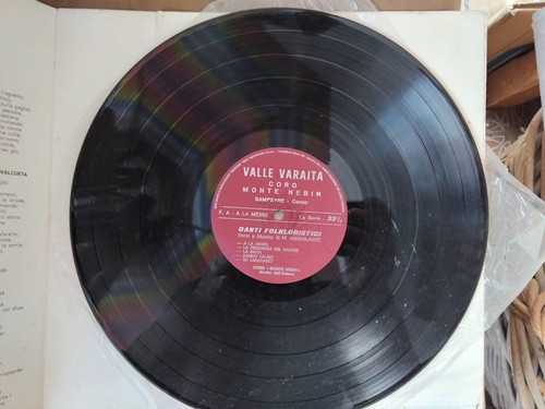 VINILE 33 GIRI , VALLE VARAITA , A LA MEIRO , CANTI FOLKLORISTICI , - Foto 2 di 2