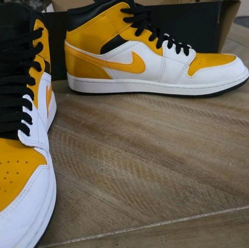 Nike Air Jordan 1 Retro Mid. White/university Gold Black.10.5 - Picture 5 of 6