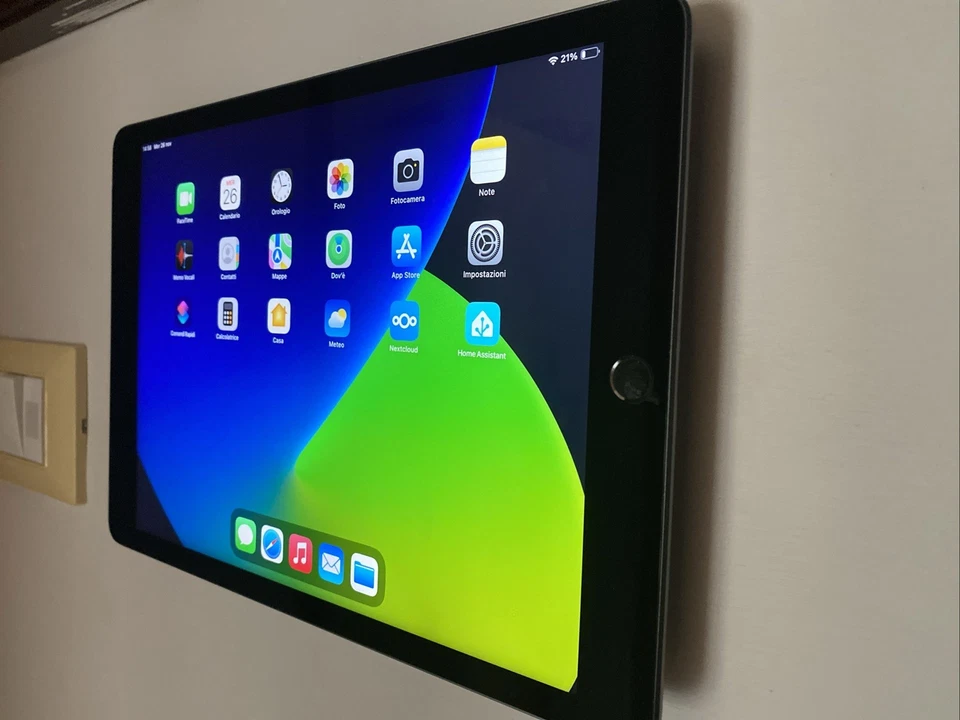 iPad 10.2 (2019) 7a generazione 32 GB - WiFi + 4G - Grigio Siderale - Immagine 2 di 3