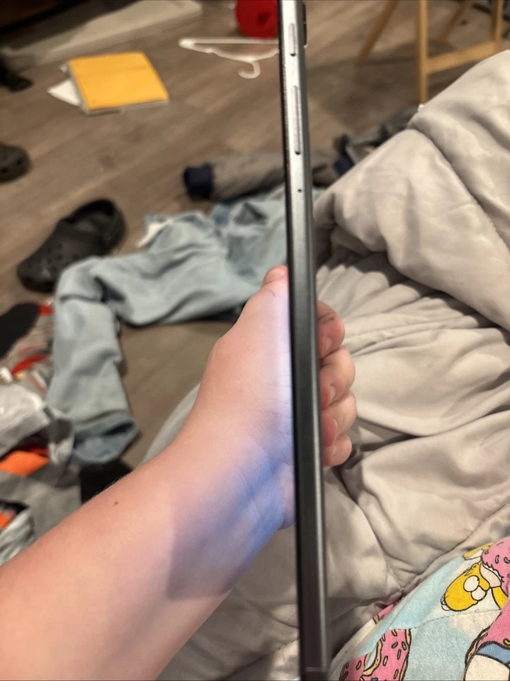 Samsung Galaxy S24 ultra rara vez usado con una funda magnética Foto 3 de 4