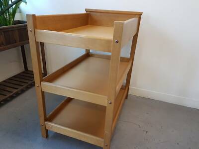 king parrot change table