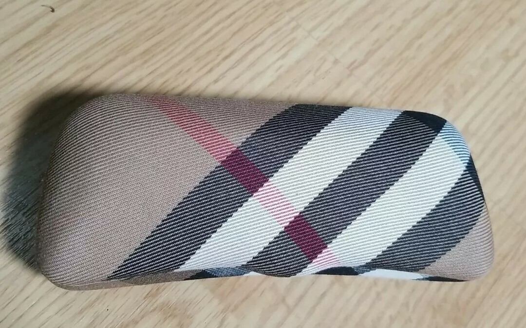 Burberry Nova Check Plaid Eyeglasses Clam Shell Case. Made  display picture 2