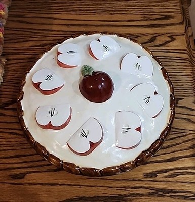 Apple Pie  Dish Keeper Over And Back,  11'' Ceramic W/Apple Slice Lid Portugal