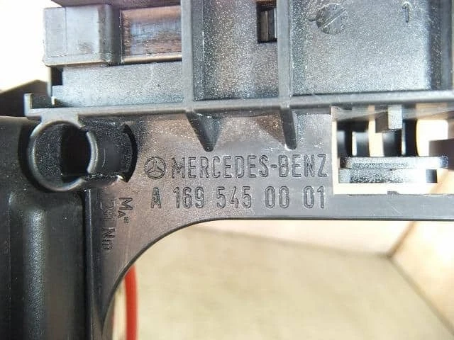 MERCEDES-BENZ Benz a class 2005 DBA-169032 Fuse Box [Used] [PA95895959] - Image 4 of 4